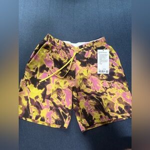 Men’s NWT channel cross short. Lululemon